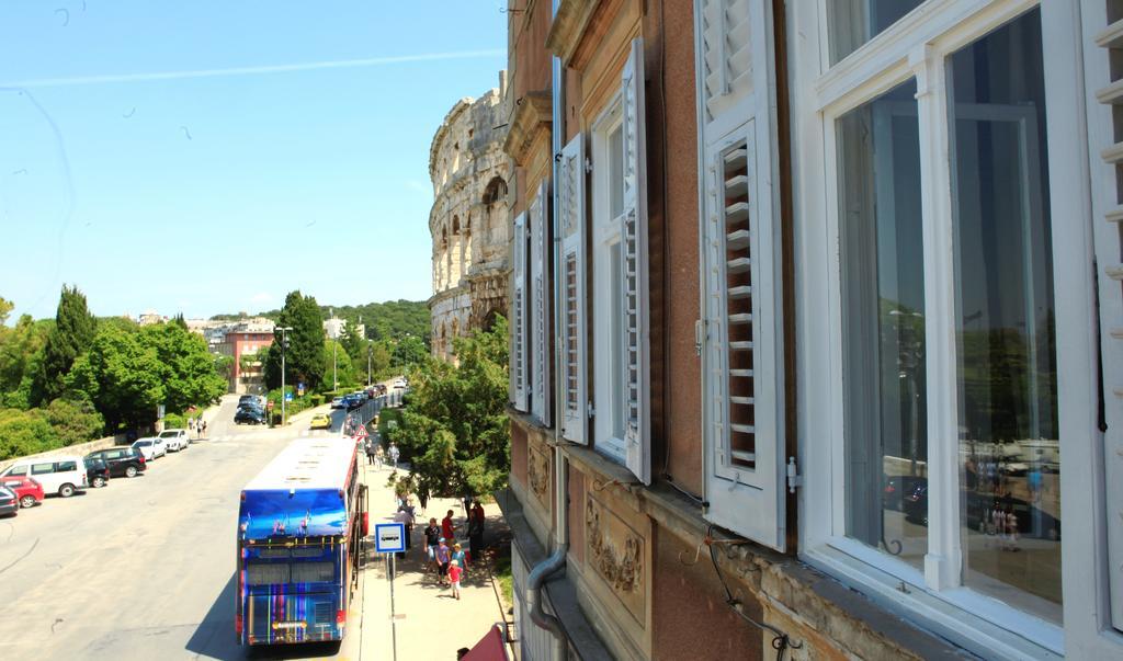 Amphitheatre Premium Apartment With Seaview Pula Exteriör bild