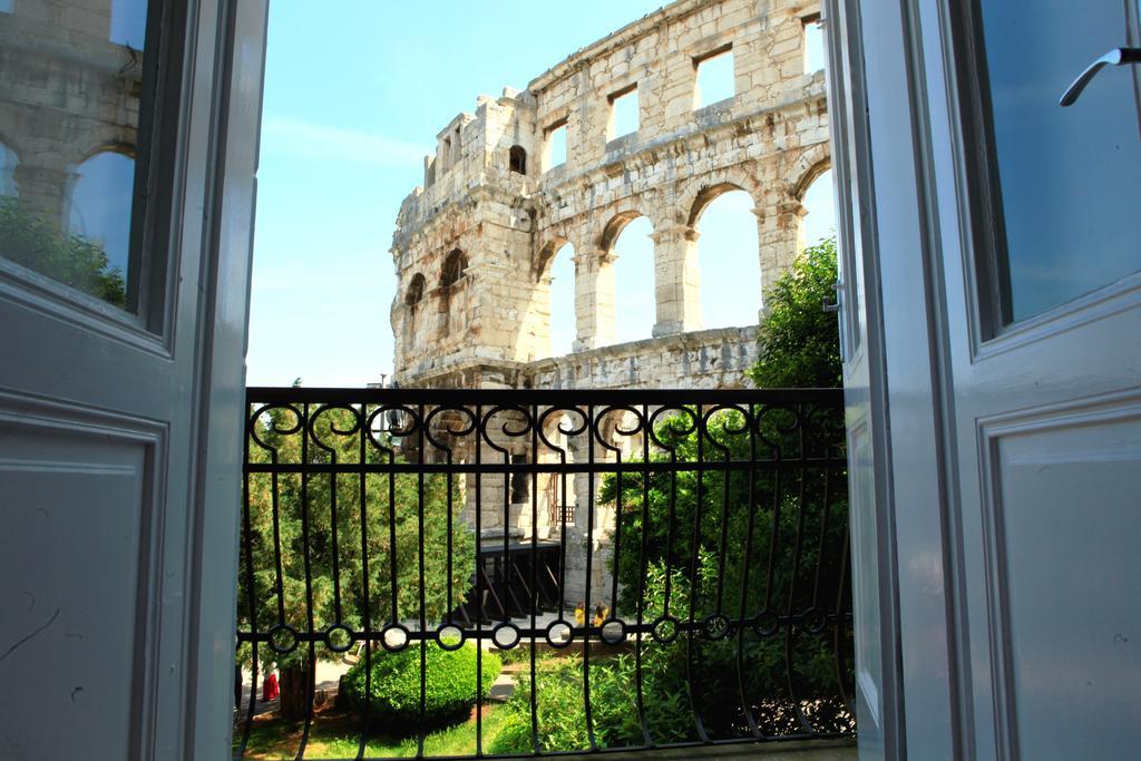 Amphitheatre Premium Apartment With Seaview Pula Exteriör bild